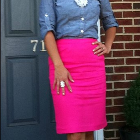 Halogen Fuschia‎ Pencil Skirt size 2 Petite Host Pick Best in Petites!!! - Picture 1 of 10